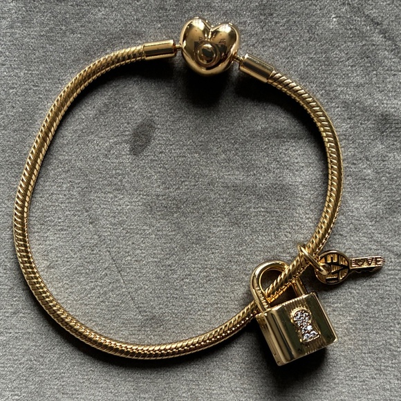 Pandora Heart Clasp Snake Chain Bracelet with Padlock & Key Dangle Charm - Picture 2 of 6